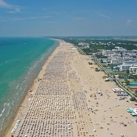 Beautiful Flat 250m From The For 8 Guests * Bibione